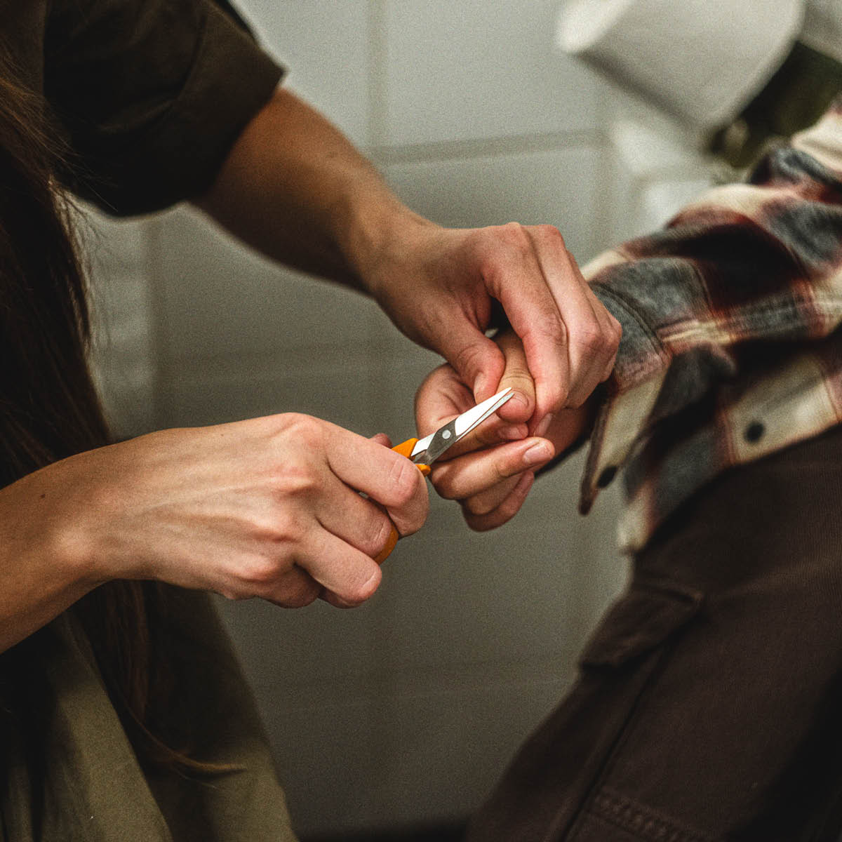 Fiskars Classic neglesaks 10 cm oransje