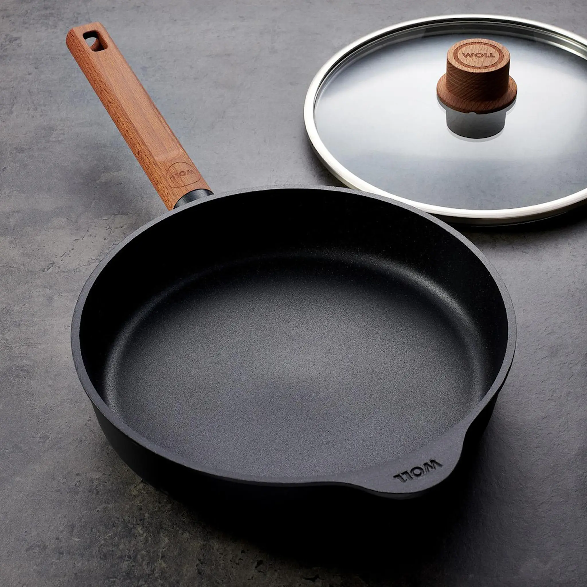 Woll ECO Logic QXR stekpanna 24 cm trähandtag