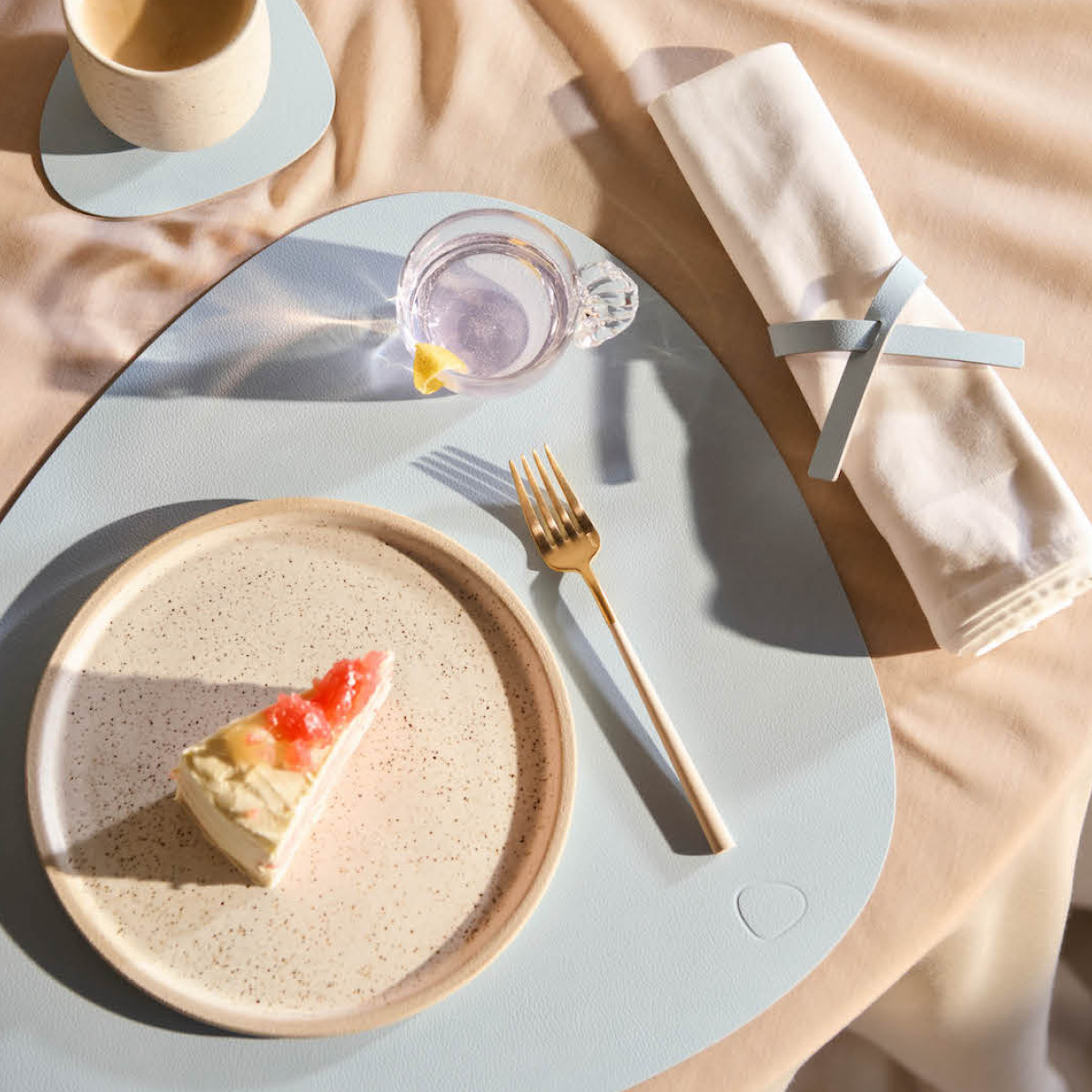 LIND DNA Nupo Curve Bordstablett 37x44 cm Soft Sky