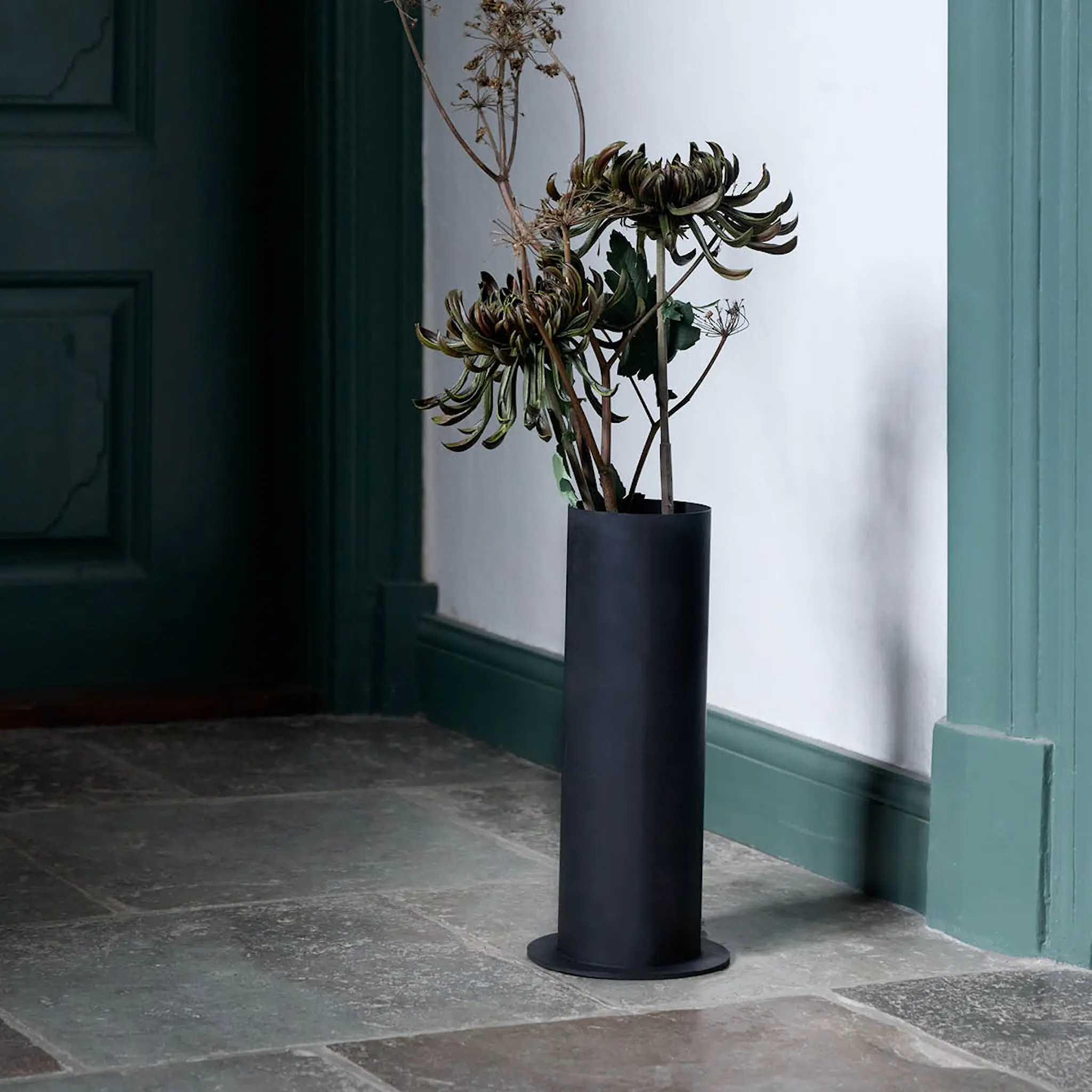 Mette Ditmer Floor vas 40,5 cm järnsvart