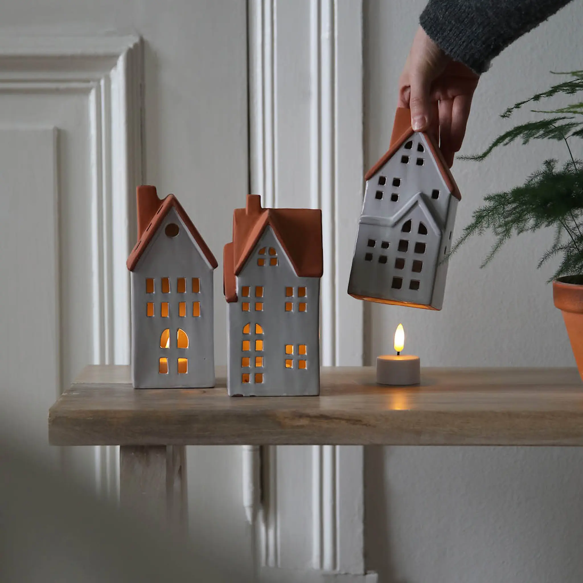 Markslöjd Molton keramikhus LED 3 delar vit/brun