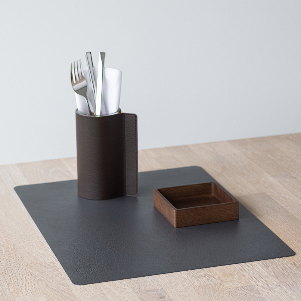 LIND DNA Square Leather Serene Pöytätabletti 35x44 cm Anthracite