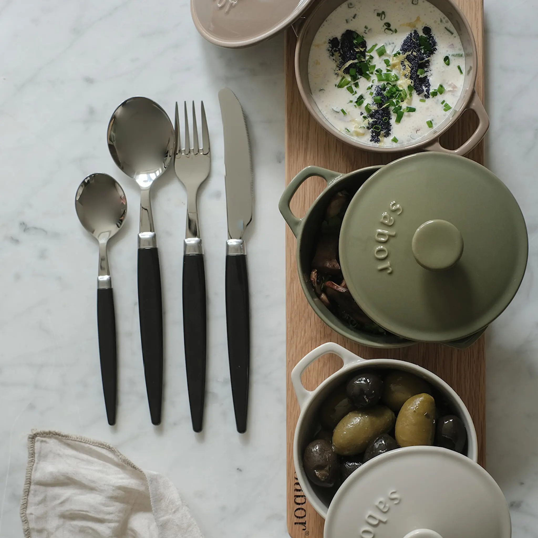 Brusletto Finse bestickset 16 delar retro blank/svart