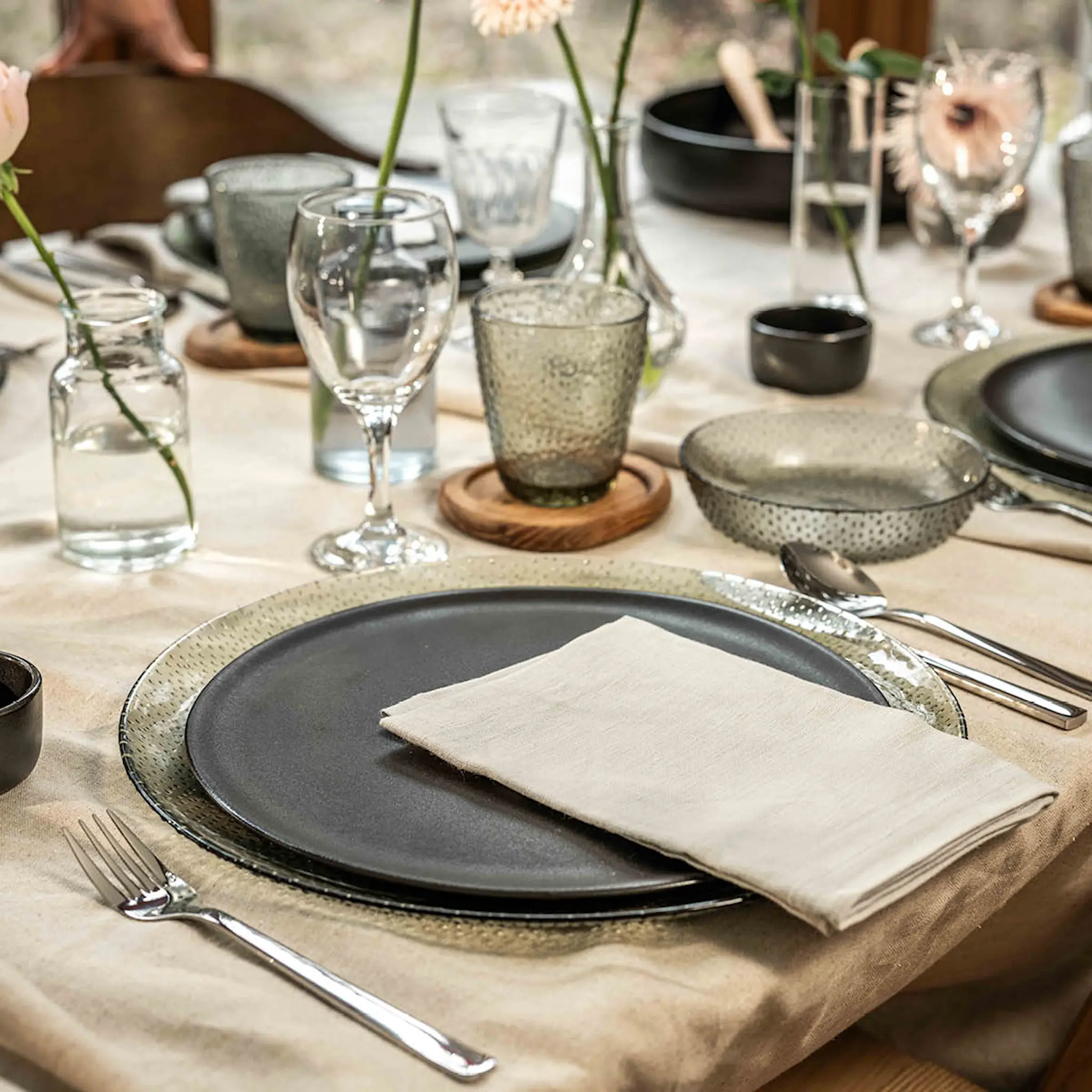 Aida RAW Titanium Black middagstallerken 28 cm