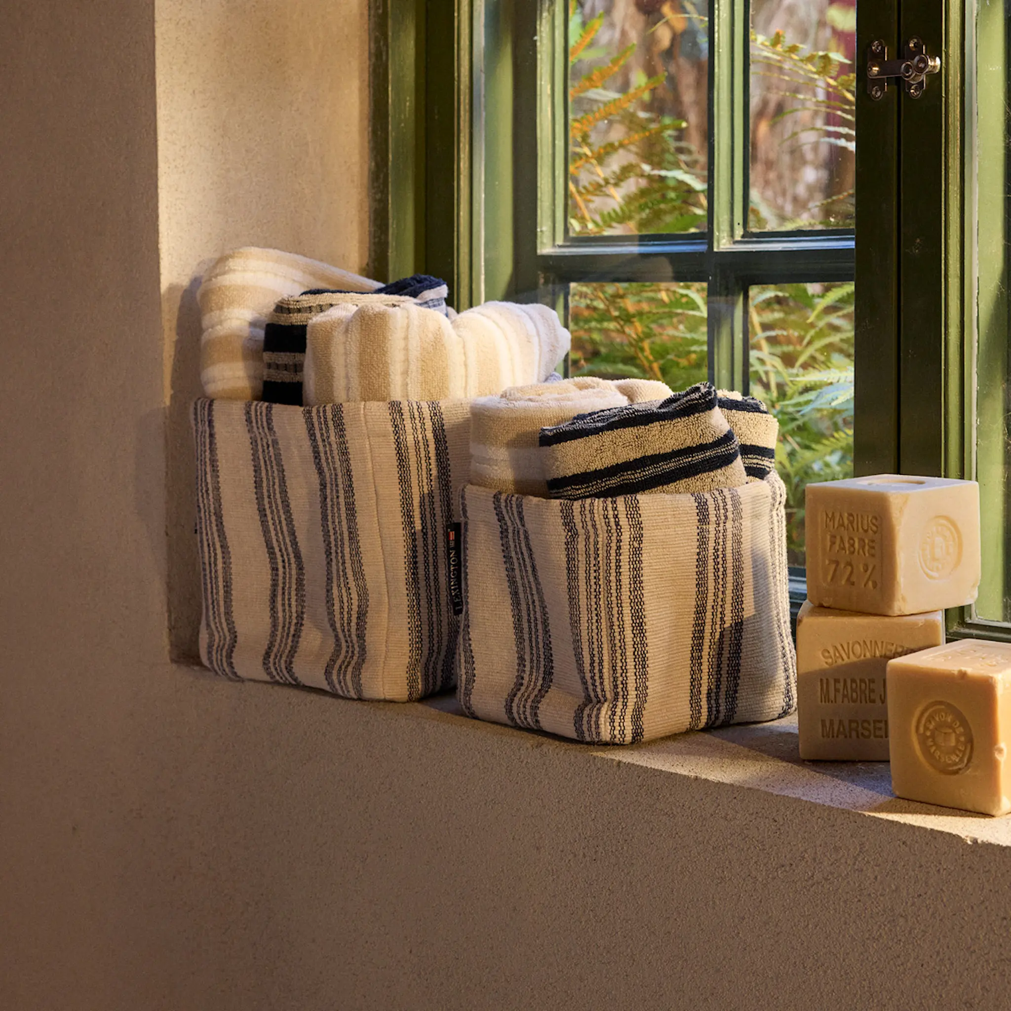 Lexington Randig handduk frotté 100x150 cm svart/ljusbeige