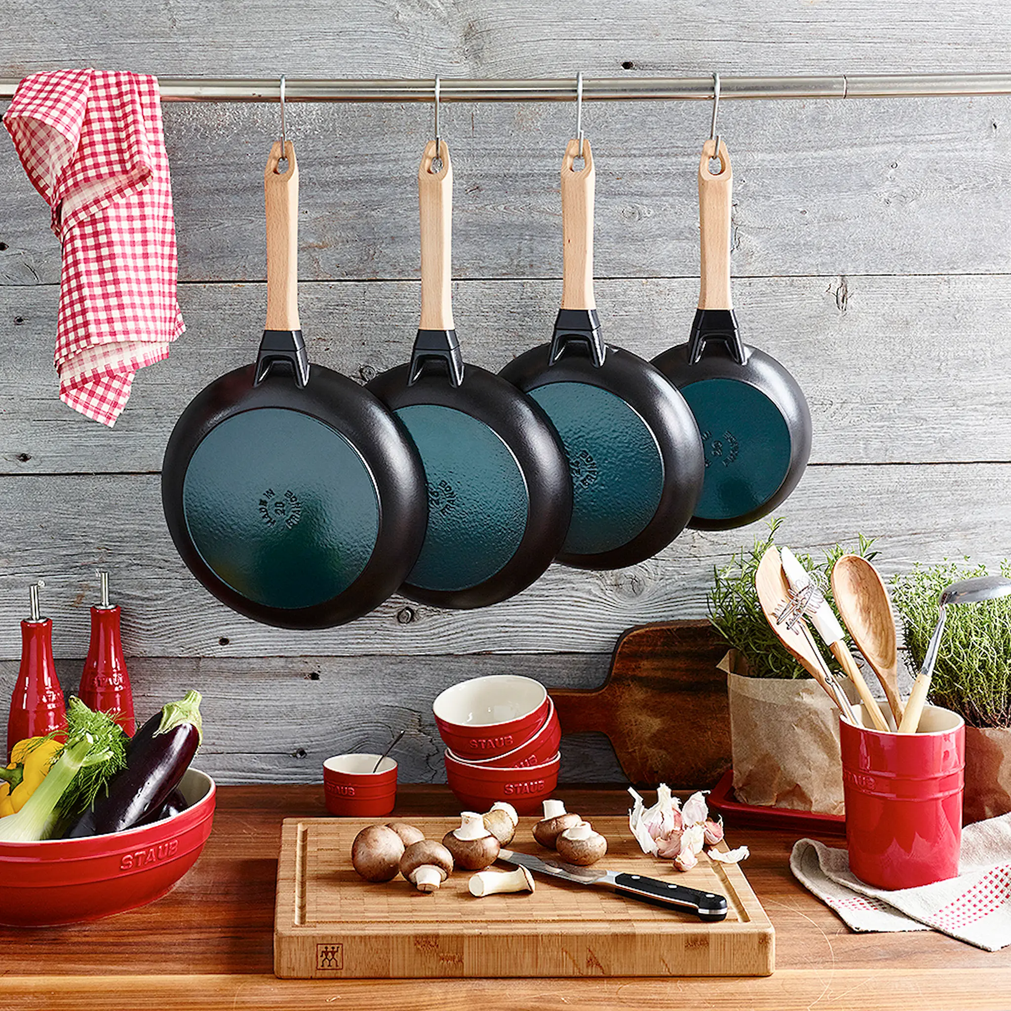 Staub Stekpanna 24 cm Trähandtag