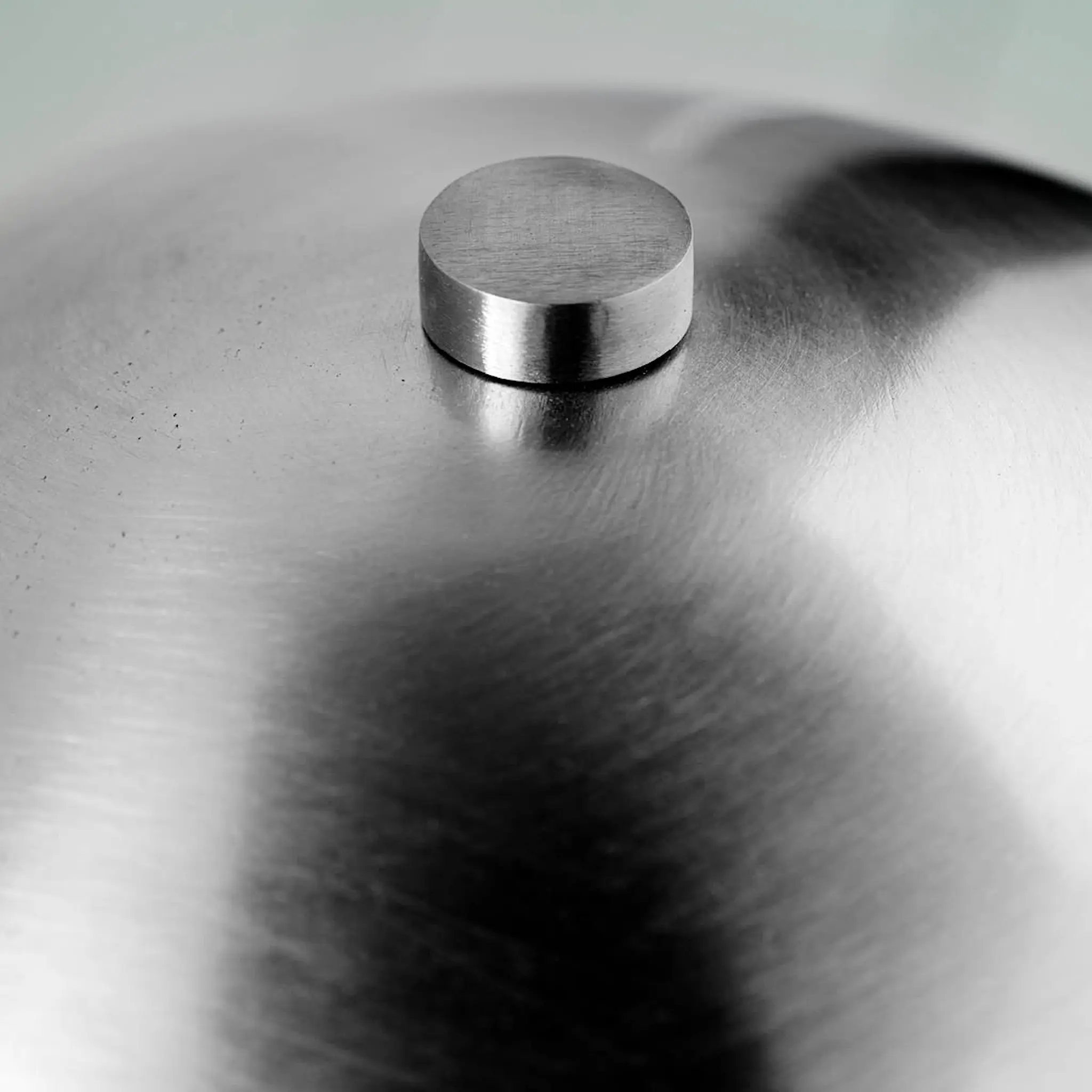 House Doctor Pöytälamppu Roomie 33x25 cm harjattu hopeaviimeistely