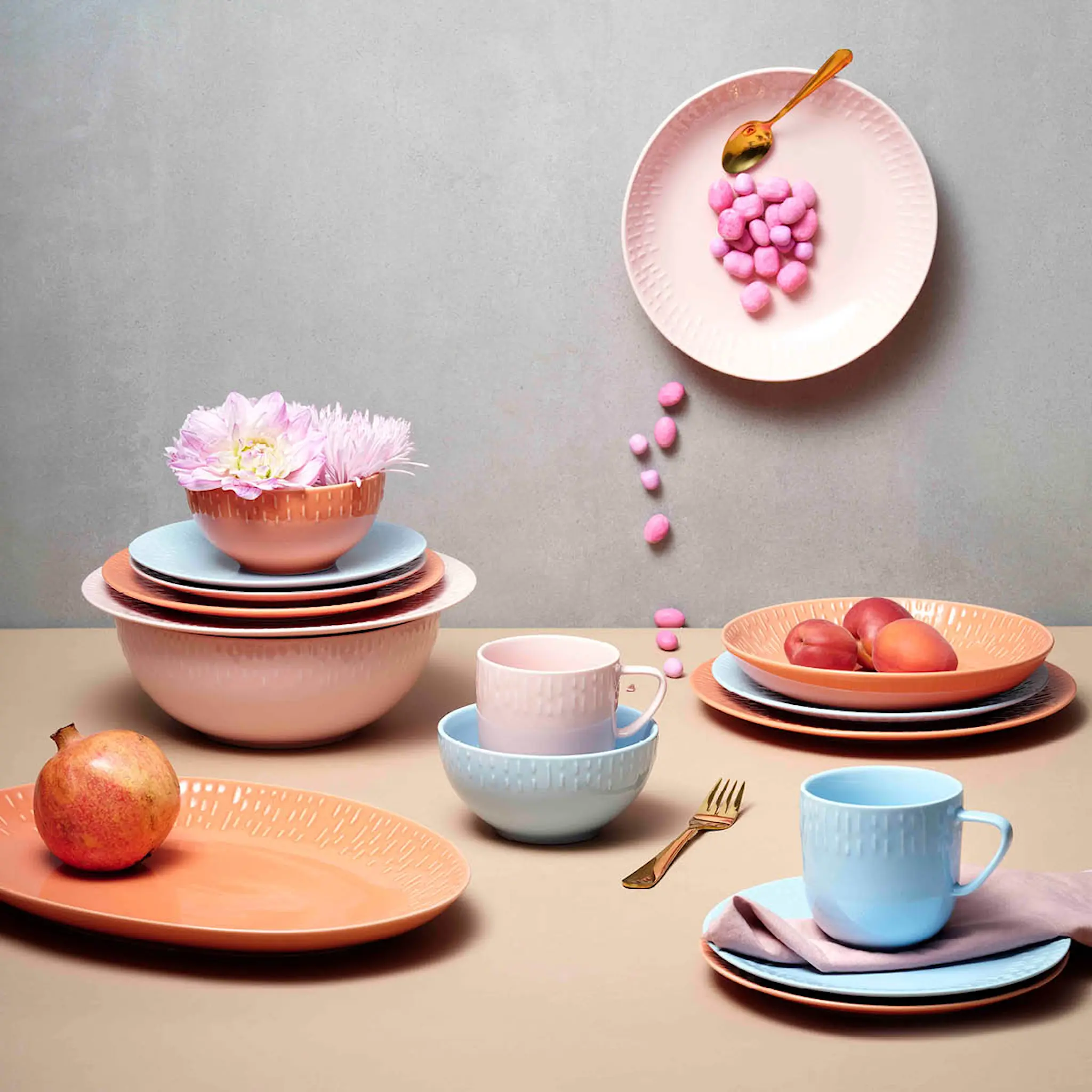 Aida - Life in colour Confetti salatskål 23 cm candy floss hover