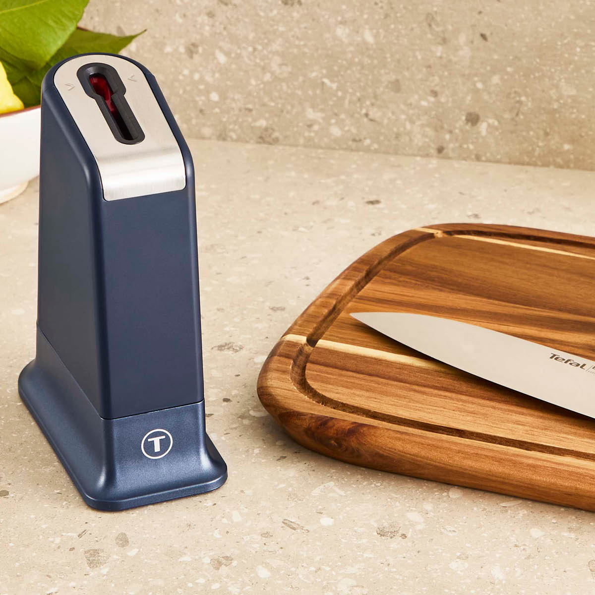 Tefal EverSharp Pro Kokkiveitsi 16,5 cm veitsitukilla Tummansininen