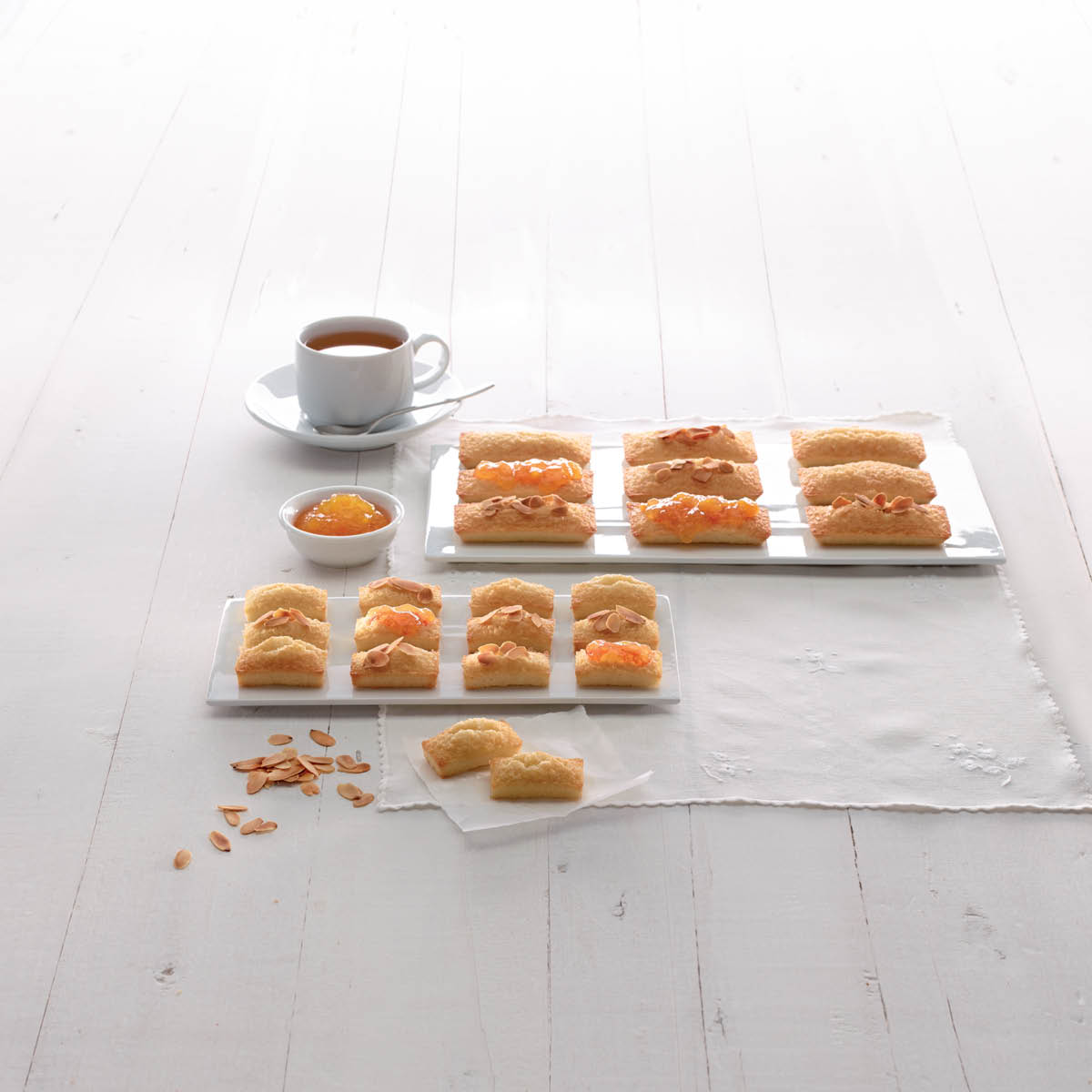 Lékué Silikonform för Financier mini 20 hål svart