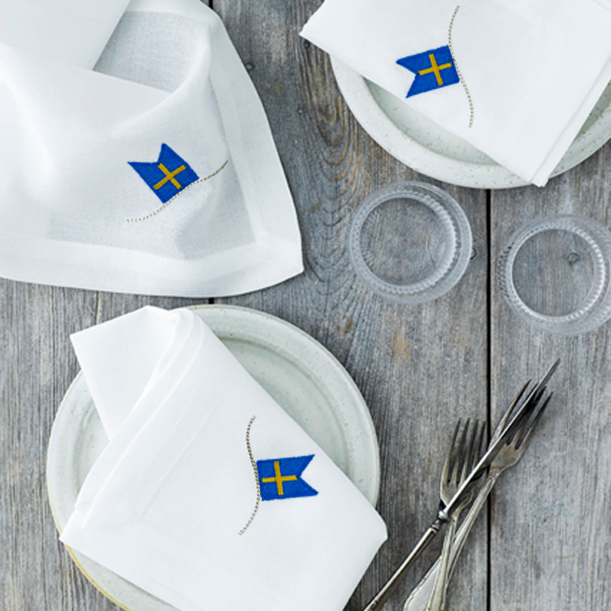 Langkilde & Søn Tygservett 50x50 cm vit med svensk flagga