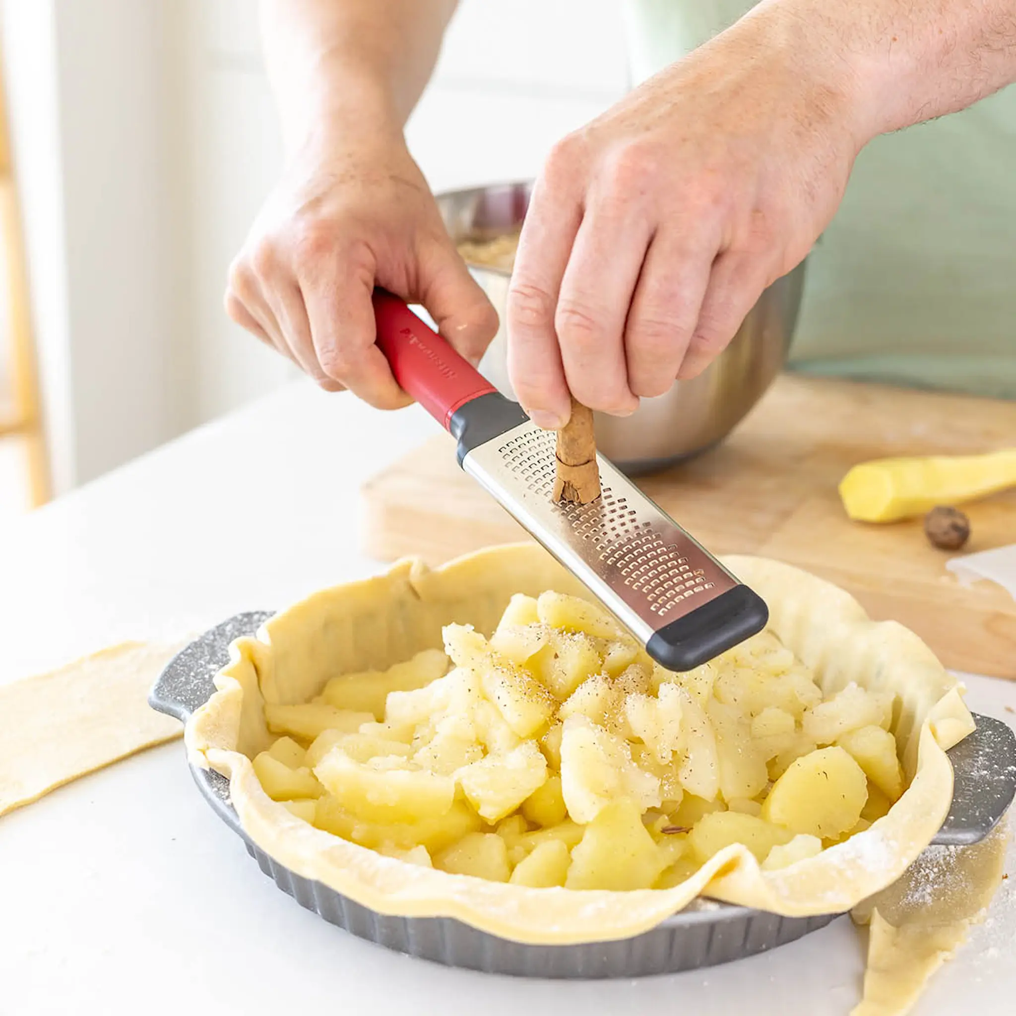 KitchenAid KitchenAid Classic rivjärn fin 29 cm empire red