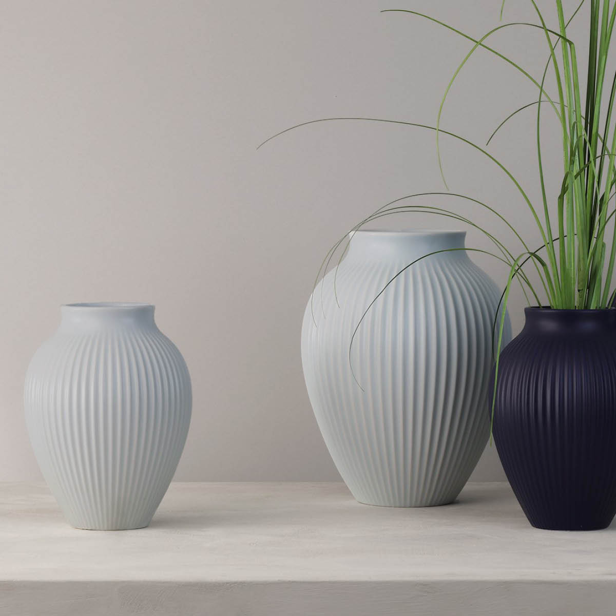 Knabstrup Keramik Ripple vase 27 cm matt isblå