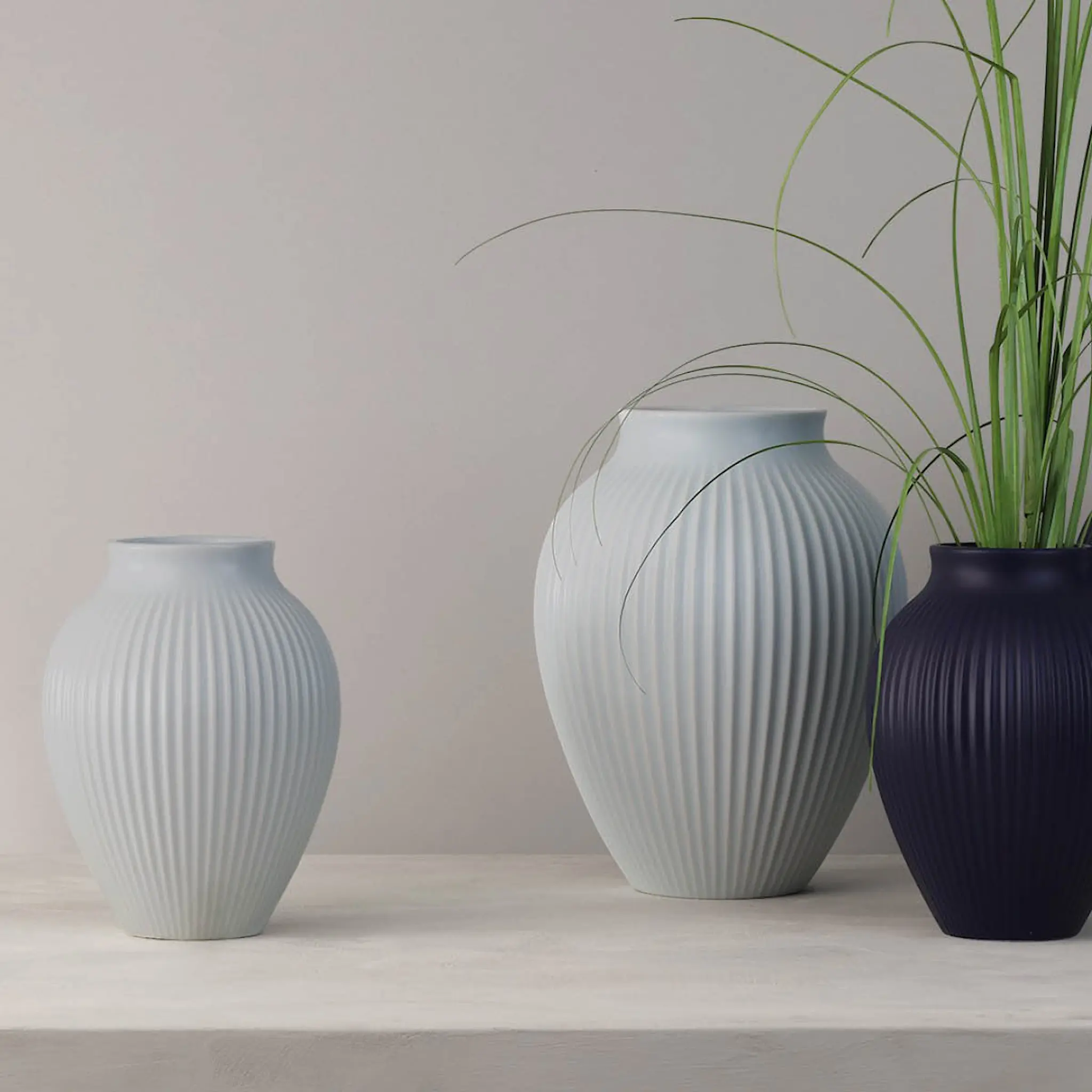 Knabstrup Keramik Ripple vase 27 cm matt isblå