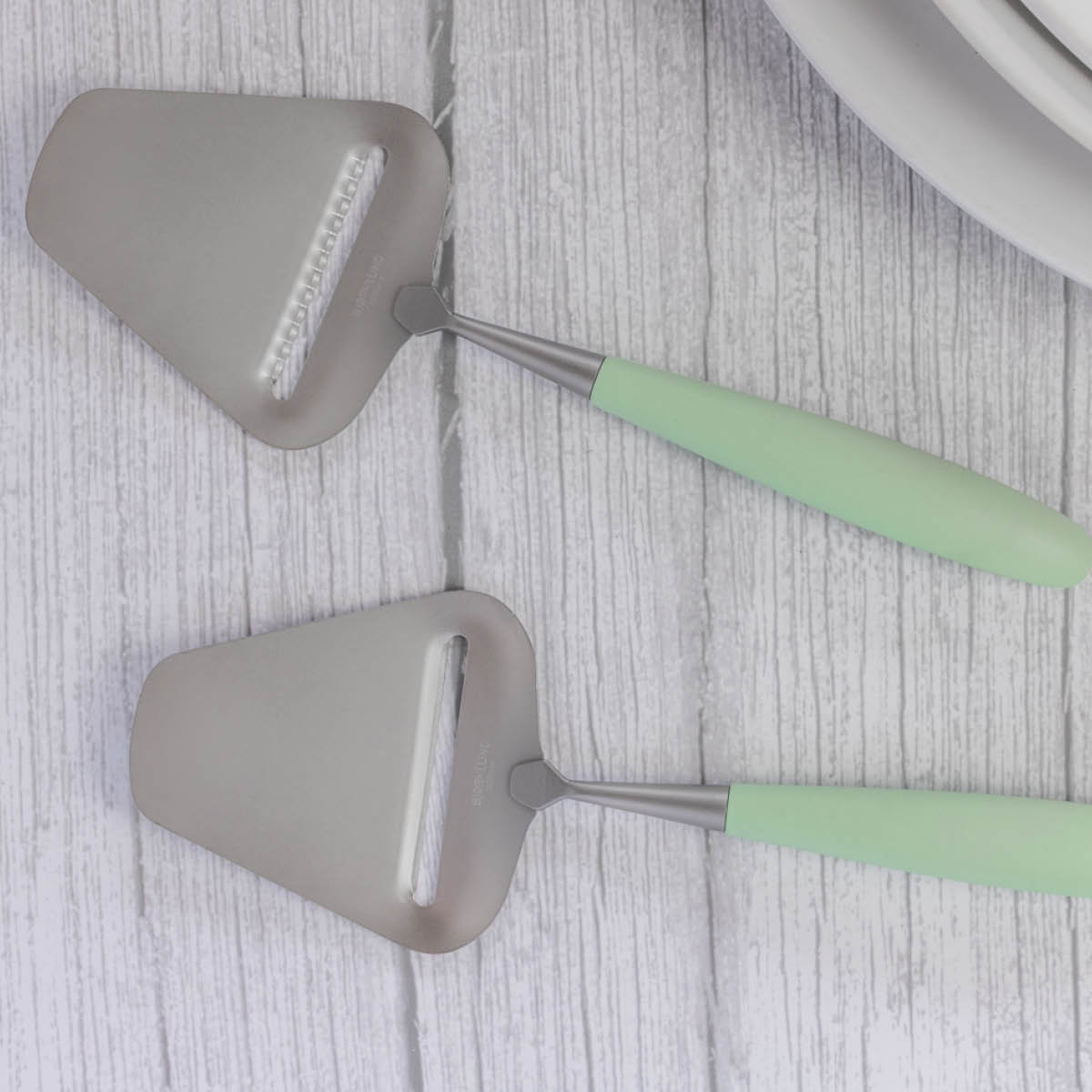 Bjørklund Osthyvel med räfflor 27,5 cm skumgrön