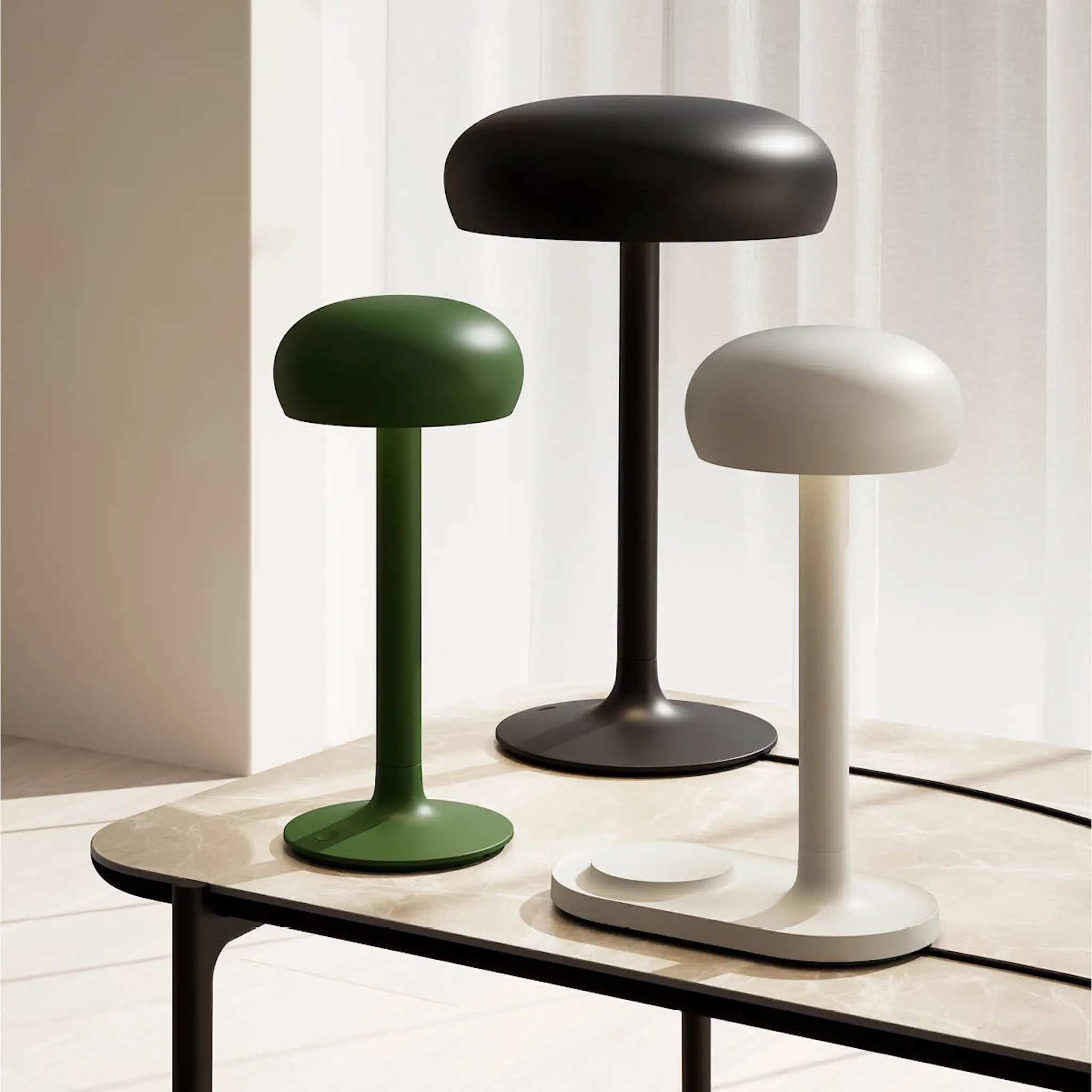 Eva Solo Emendo lampa med trådlös Qi-laddare 29 cm emerald