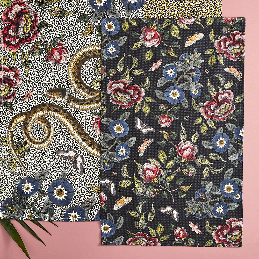 Spode Creatures of Curiosity kökshandduk 45x74 cm svart/blommig