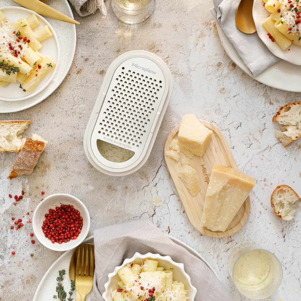 Microplane Container Grater rivjärn med behållare cashmere/bambu