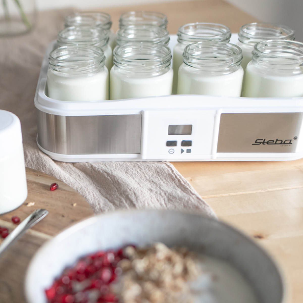 Steba Yoghurtmaskin JM2 2,5 L med glasbehållare 12-pack rostfritt stål/vit