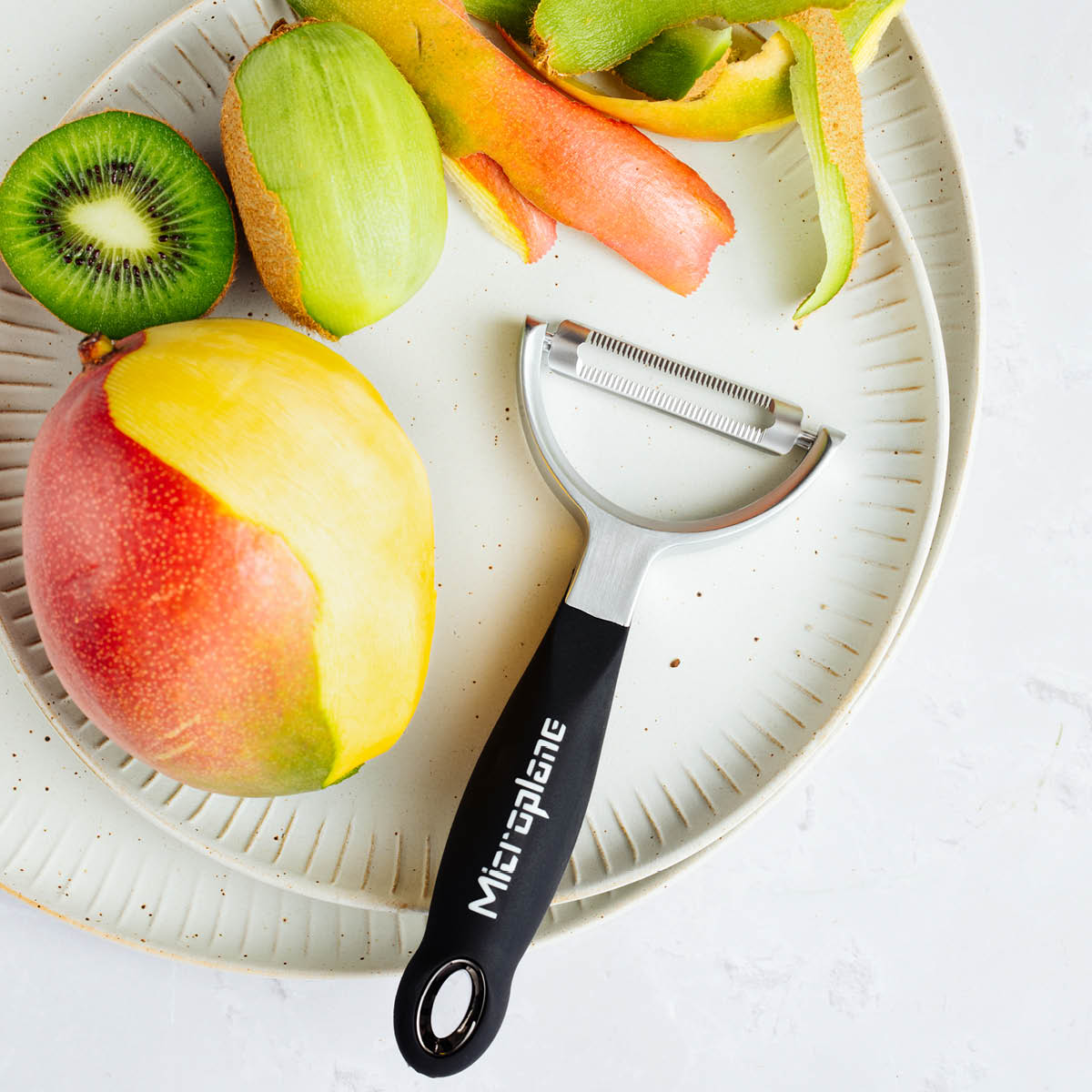 Microplane Professional Y skalare serrated svart