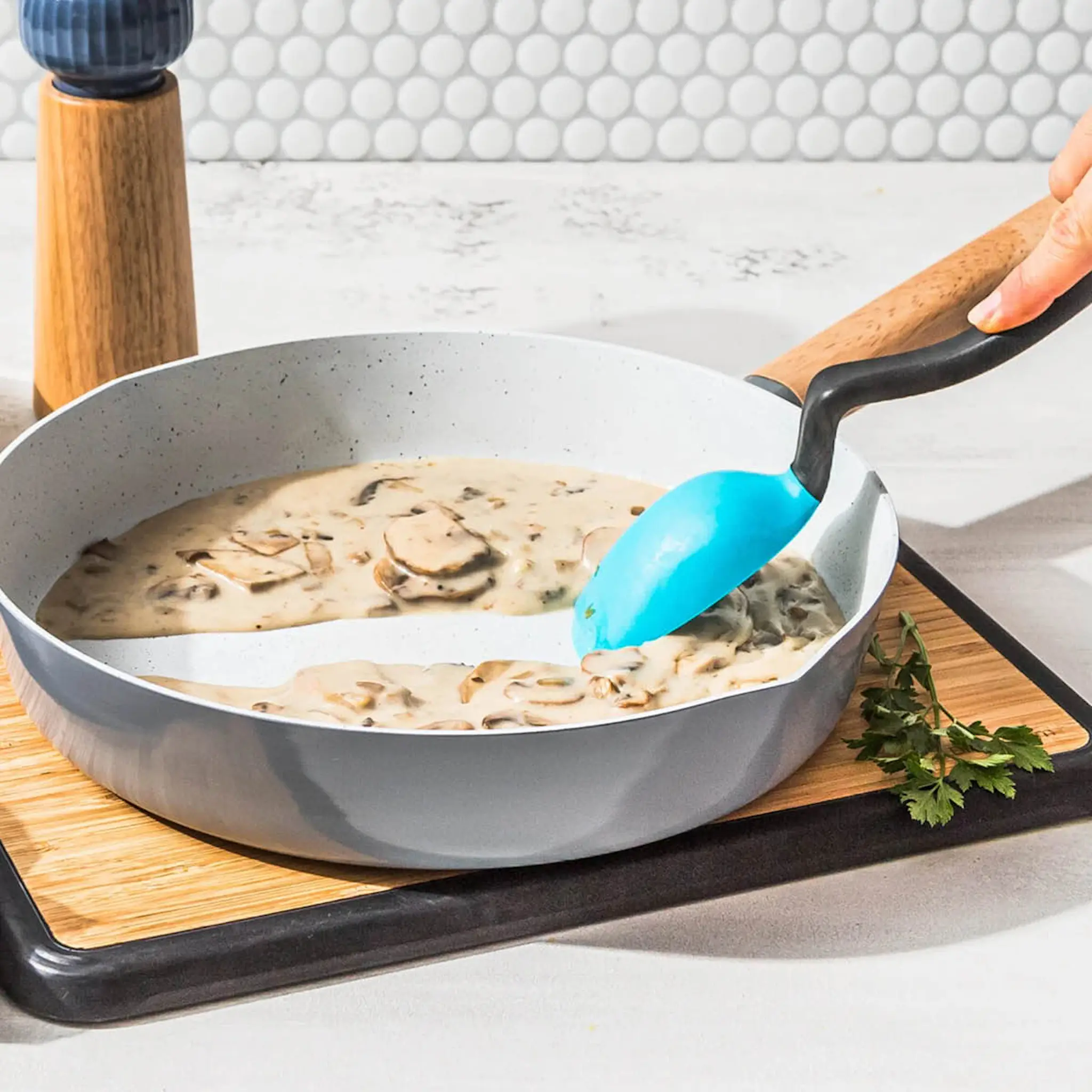 Dreamfarm Silikonsked med vinklat skaft 28 cm dreamfarm blå