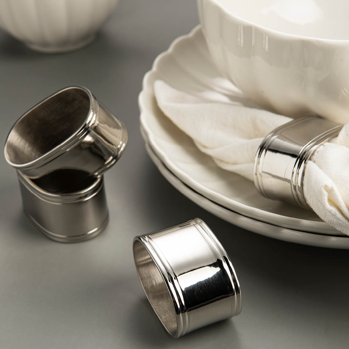 Stiernholm Nobel Lautasliinarengas 2 kpl Kiiltävä teräs