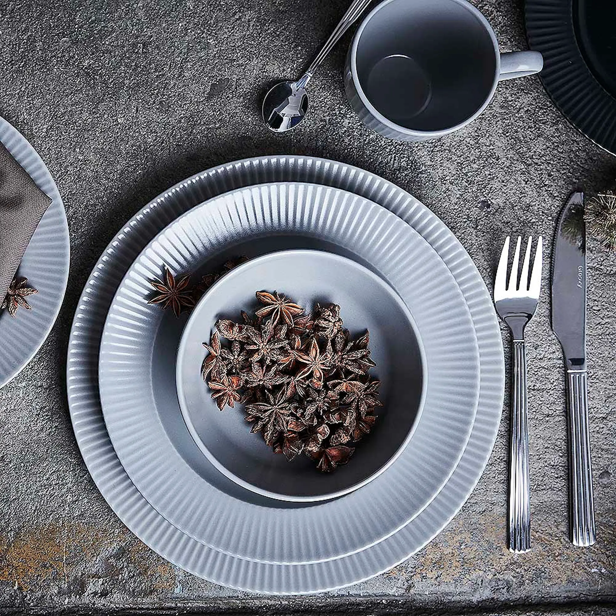 Aida Groovy Lautanen 27 cm Harmaa