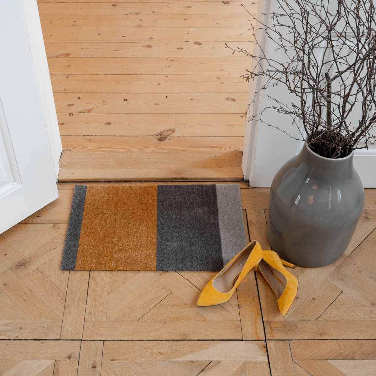 Tica Copenhagen Stripes horisontal gulvmatte 40x60 cm dijon/grey