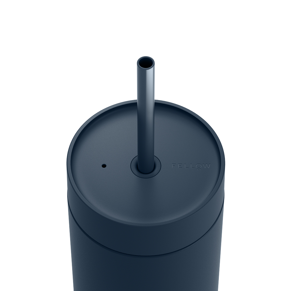 Fellow Carter Cold tumbler med sugrör 590 ml stone blue