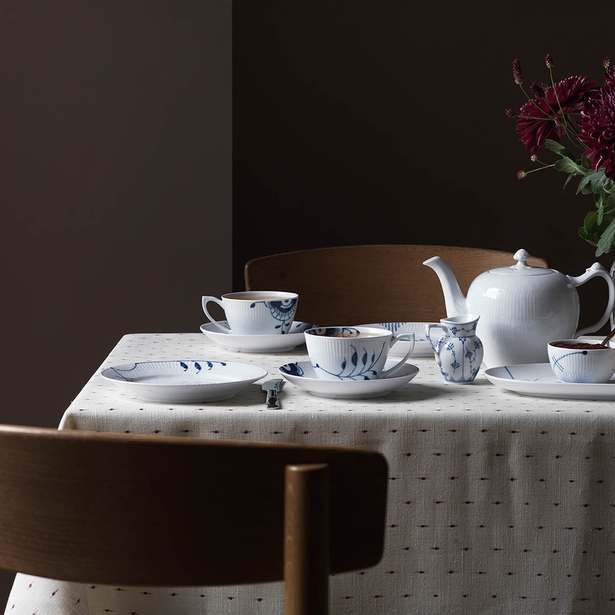 Royal Copenhagen Blue Fluted Mega Tekopp med fat 28 cl