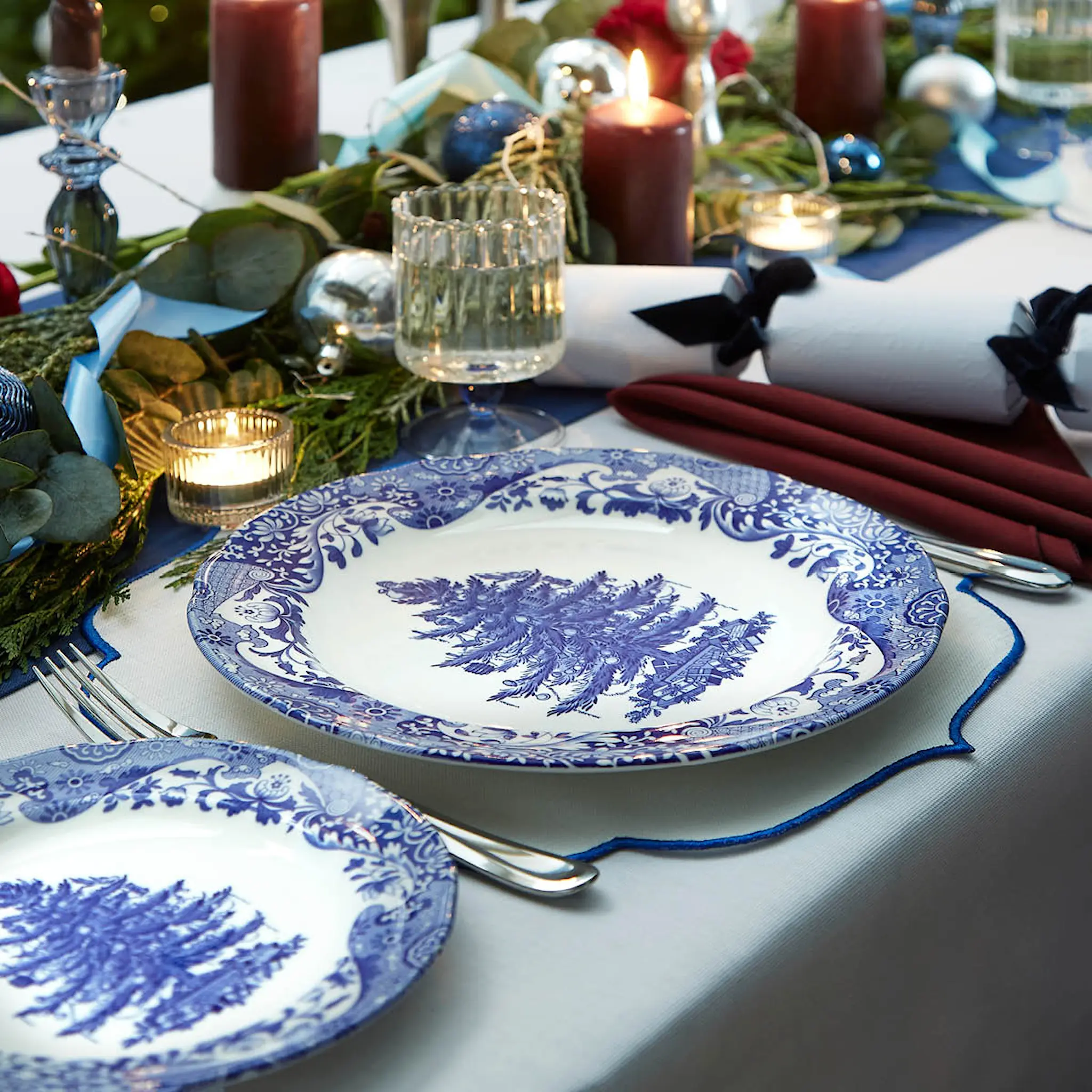 Spode Blue Italian Christmas Tree Lautanen 27 cm Sininen/Valkoinen