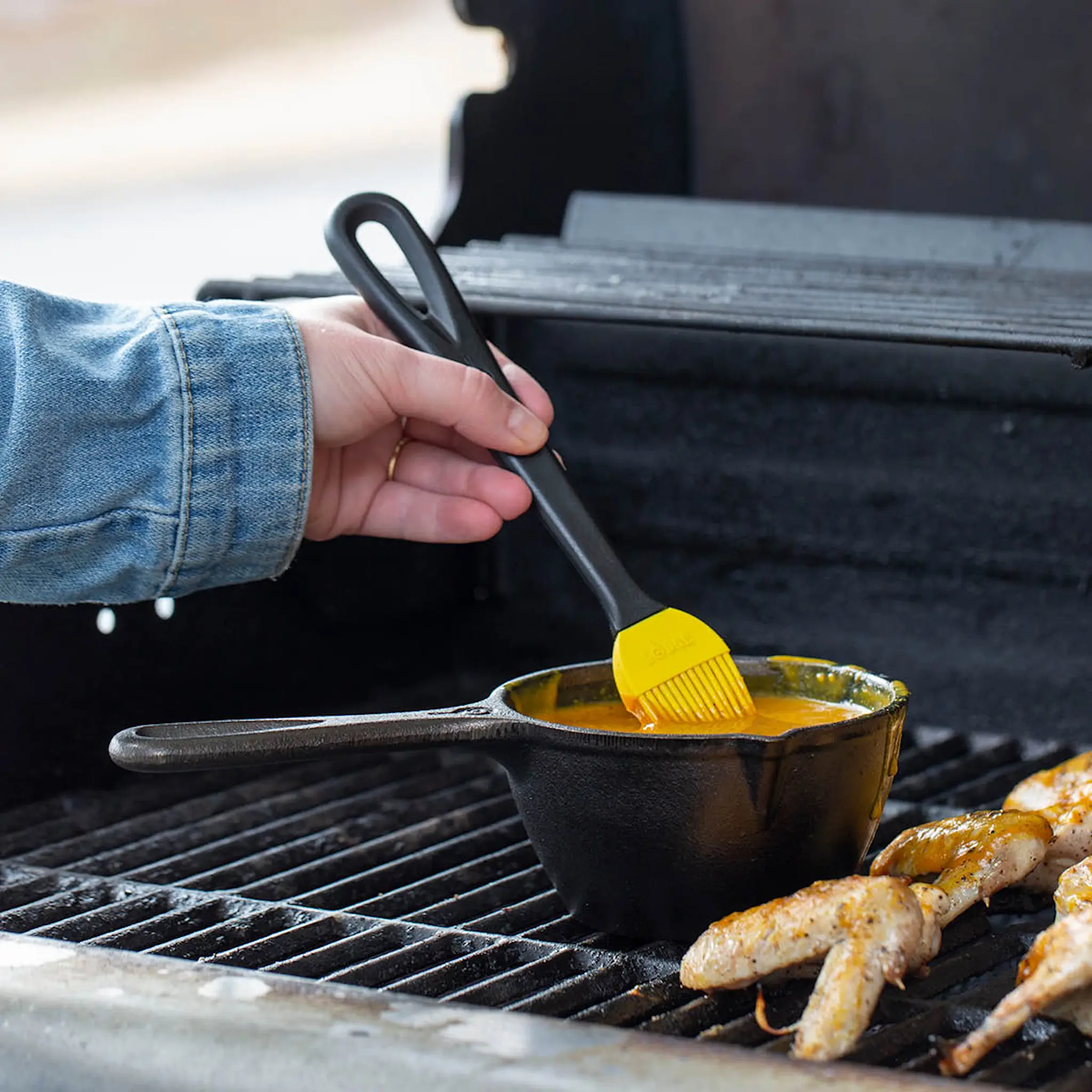 Lodge Kastikekattila silikonisudilla 24x14 cm Valurauta