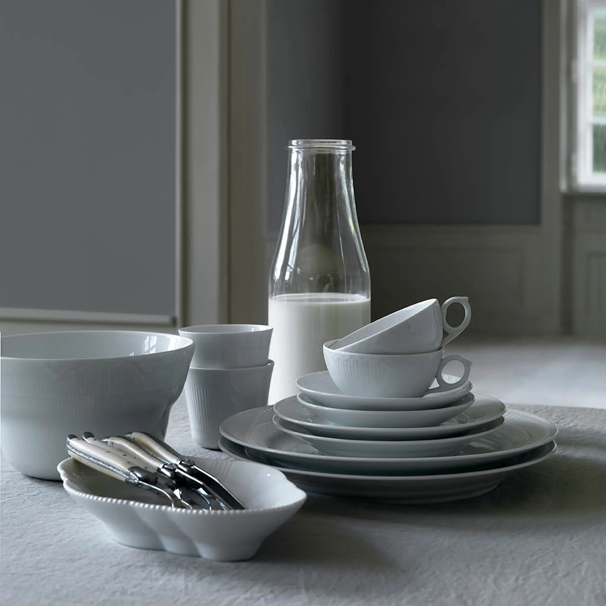 Royal Copenhagen White Fluted Lautanen 27 cm