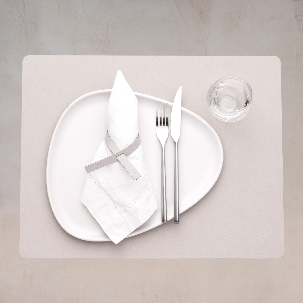 LIND DNA Square Nupo spisebrikke L 35x45 cm oyster white