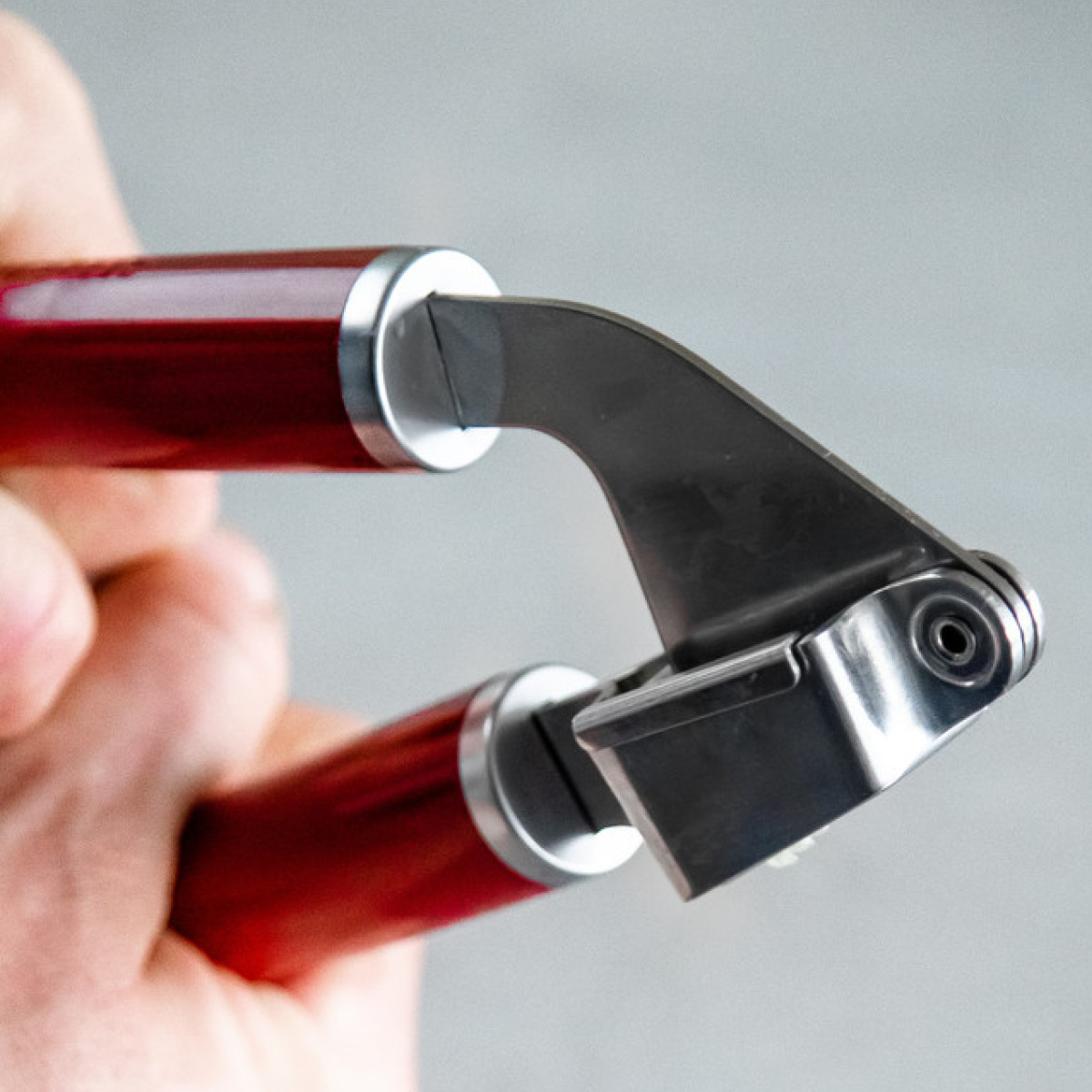 KitchenAid Core Valkosipulipuristin 19 cm Empire Red