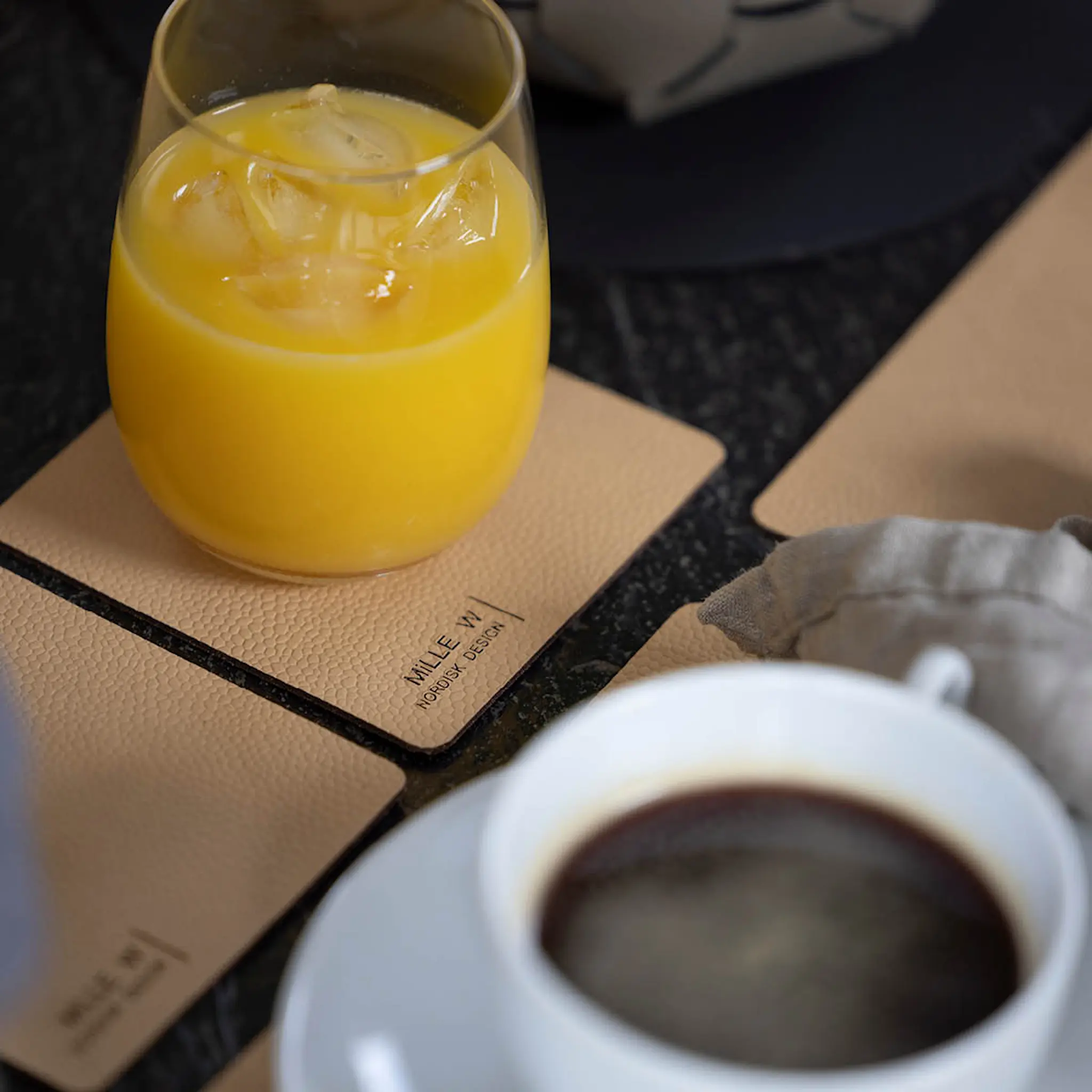 MiLLE W NORDISK DESIGN Rectangular Lasinalunen 10x10 cm Beige