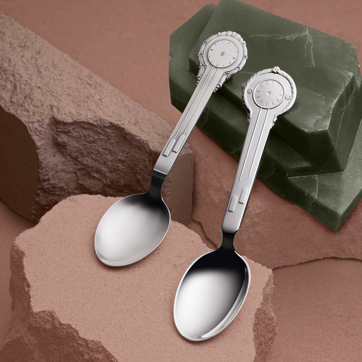 Gense Dopsked Klocka med blommor 15,5 cm 830