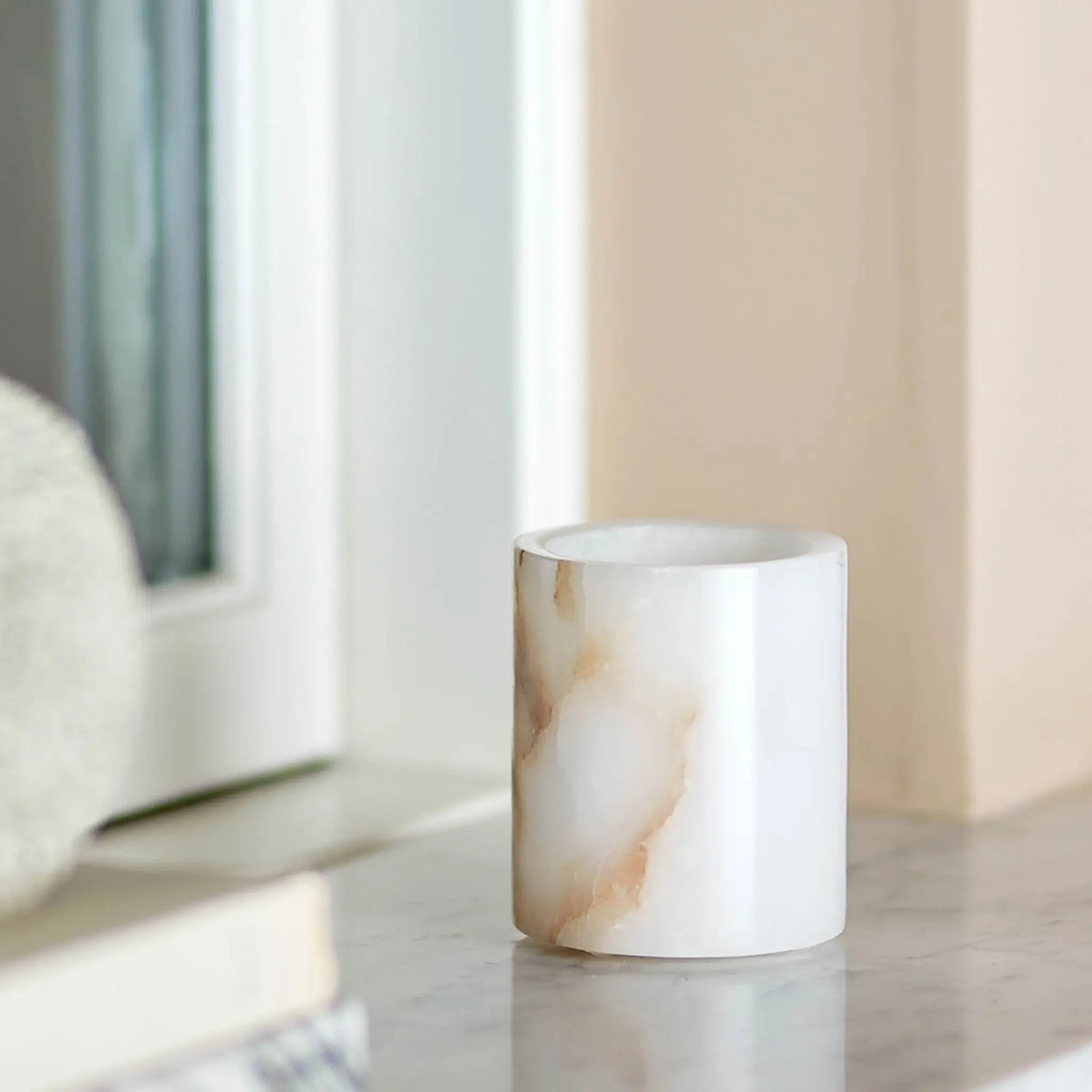 Bloomingville Ljuslykta Annebel 7,5x9 cm alabaster/vit