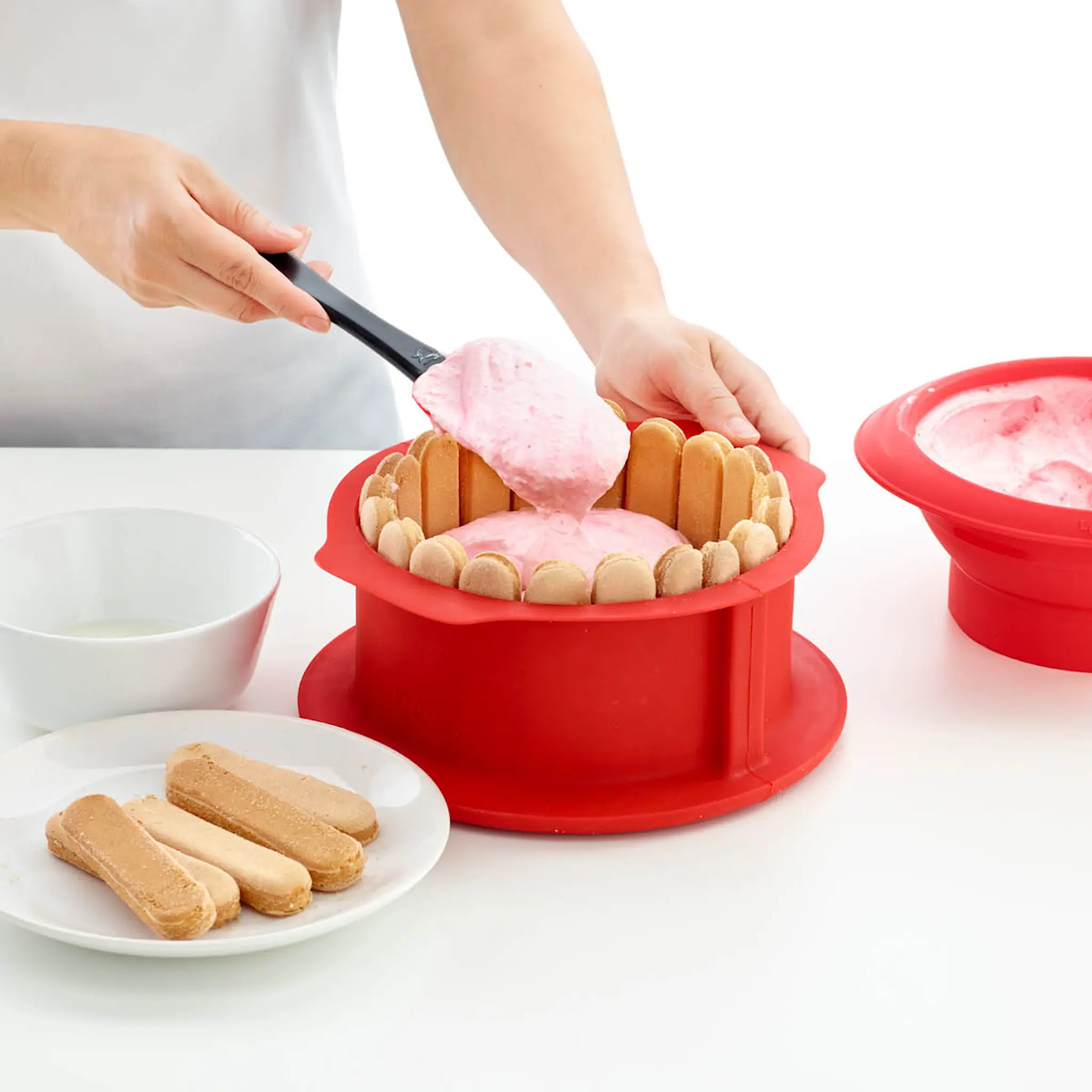 Lékué Charlotte springform i silikon med tallrik 18 cm 2 L röd/vit