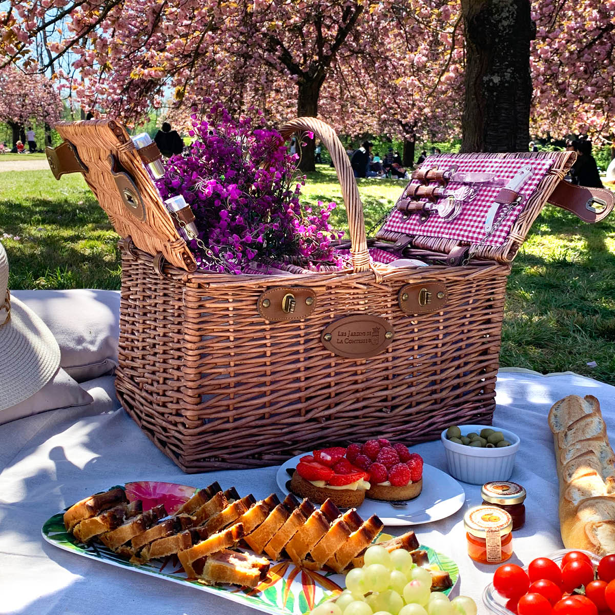 Les Jardins De La Comtesse Saint Germain picknickkorg 4 personer röd och vit