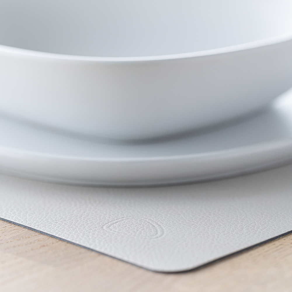 LIND DNA Leather Serene Square bordbrikke L 35x44 cm cream