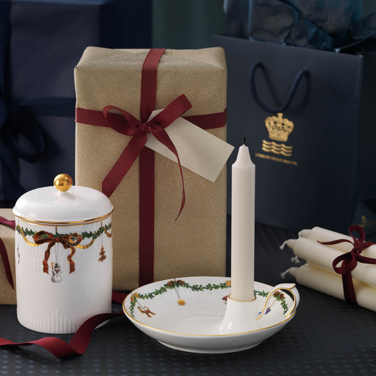 Royal Copenhagen Stjerne Riflet Jul lysestake/skål 18 cm