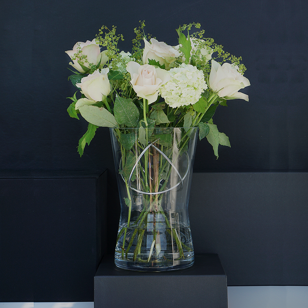 Born in Sweden Sphere vase medium sølv