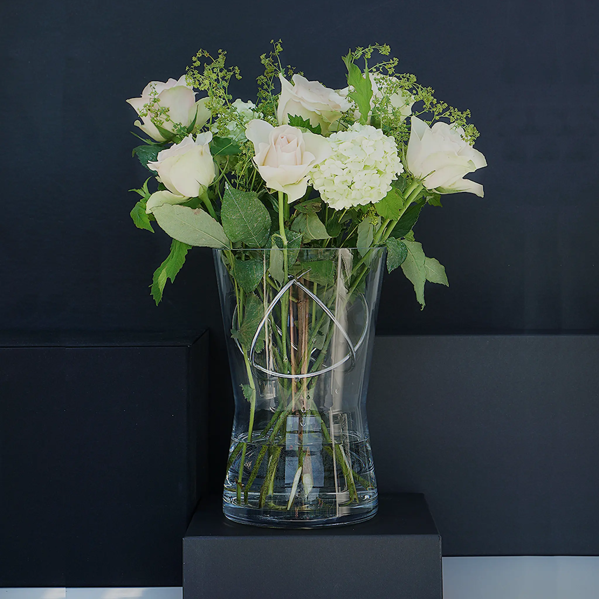 Born in Sweden Sphere Vas Medium Silver