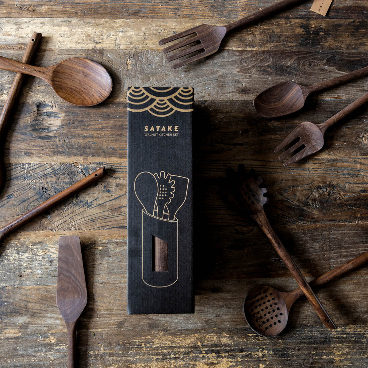 Satake Ruoanlaittovälinesetti telineellä 4 osaa Pähkinäpuu