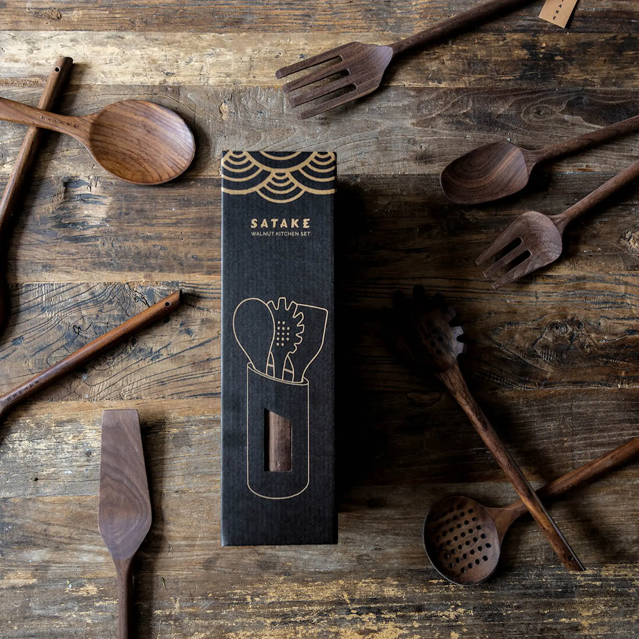 Satake Ruoanlaittovälinesetti telineellä 4 osaa Pähkinäpuu