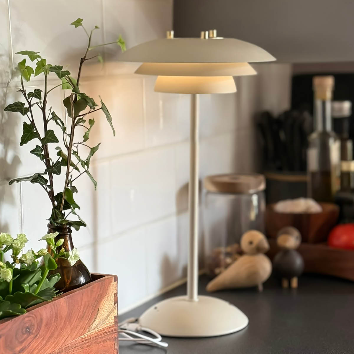 Aneta Lighting Epsilon Recharge pöytävalaisin kannettava 37 cm beige