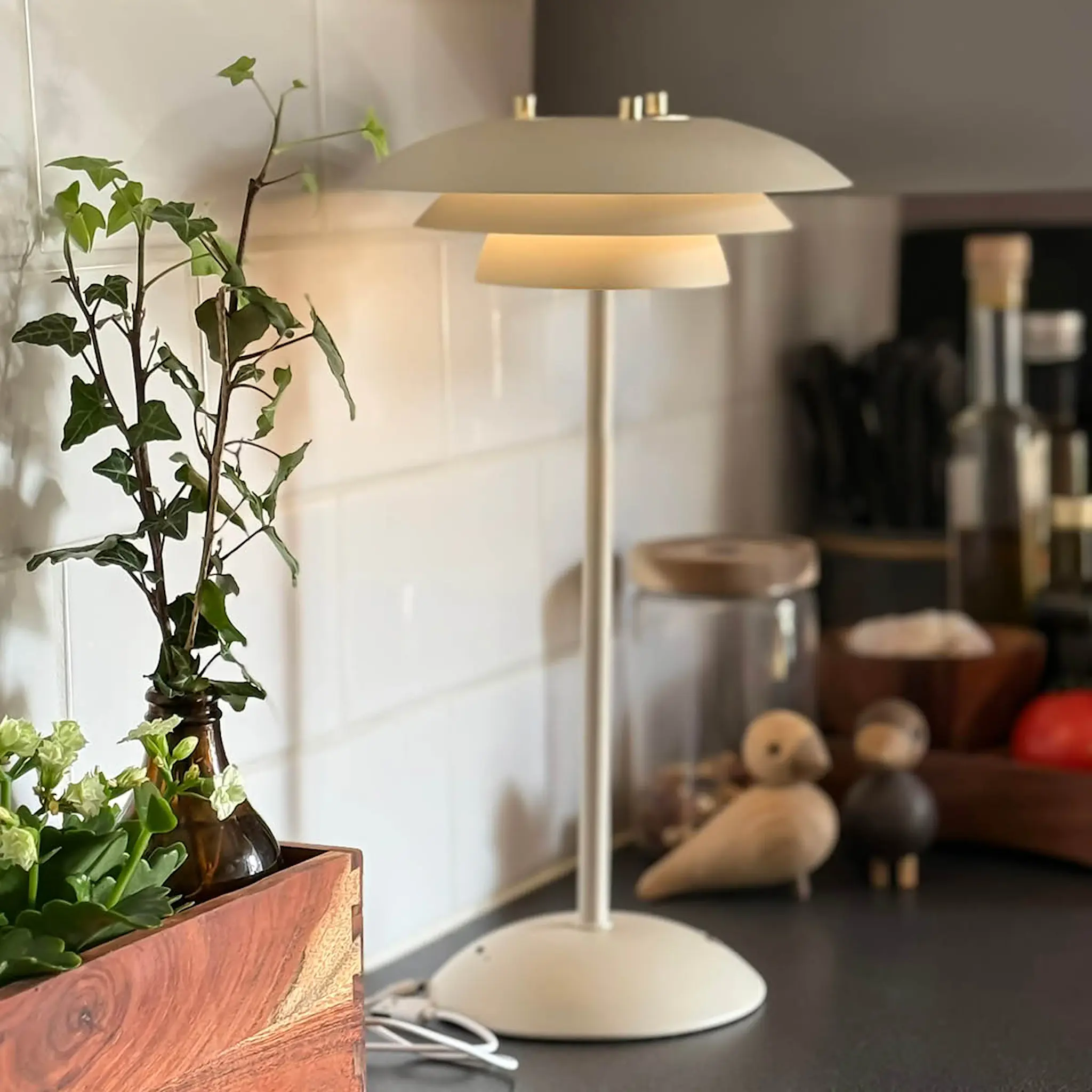 Aneta Lighting Epsilon Recharge pöytävalaisin kannettava 37 cm beige