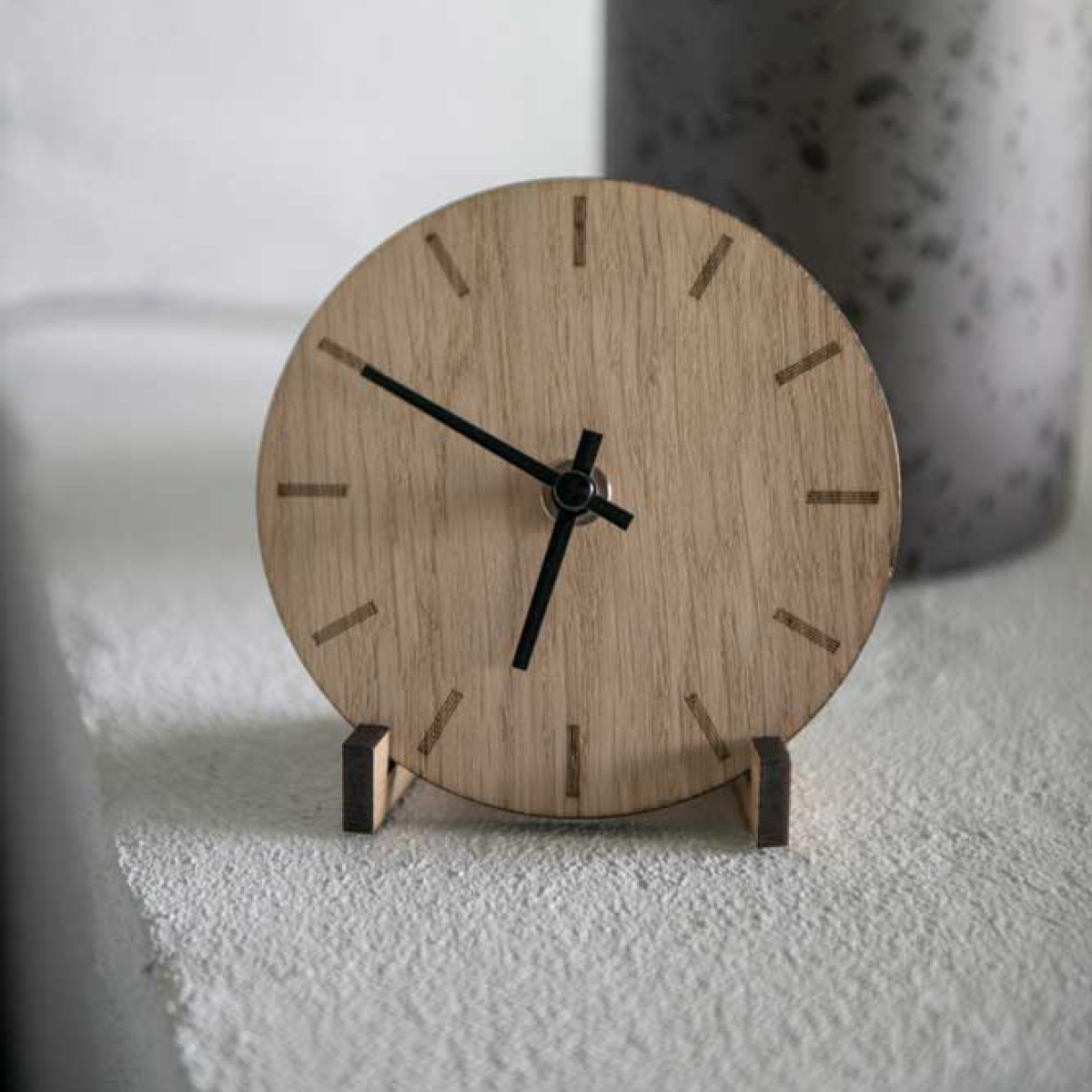 Hemverk Light Oak Pöytäkello 12 cm Vaalea tammi/Musta