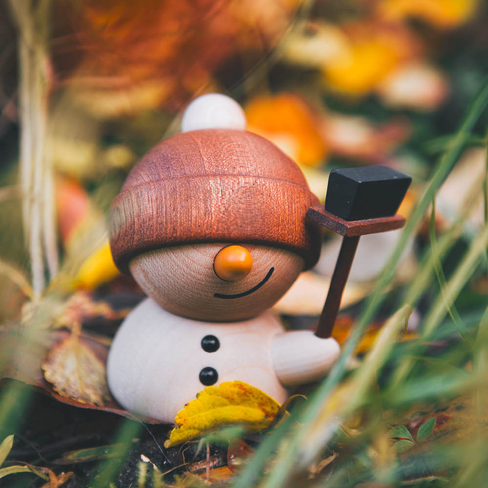 FableWood Flurry snögubbe träfigur 8 cm sapele/lönn